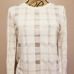 Back button-down sweater with opaque geometric weave